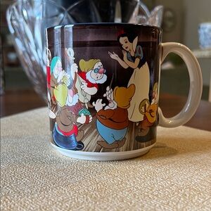 80’s Vintage Disney Snow White and the Seven Dwarfs ceramic mug made in Japan